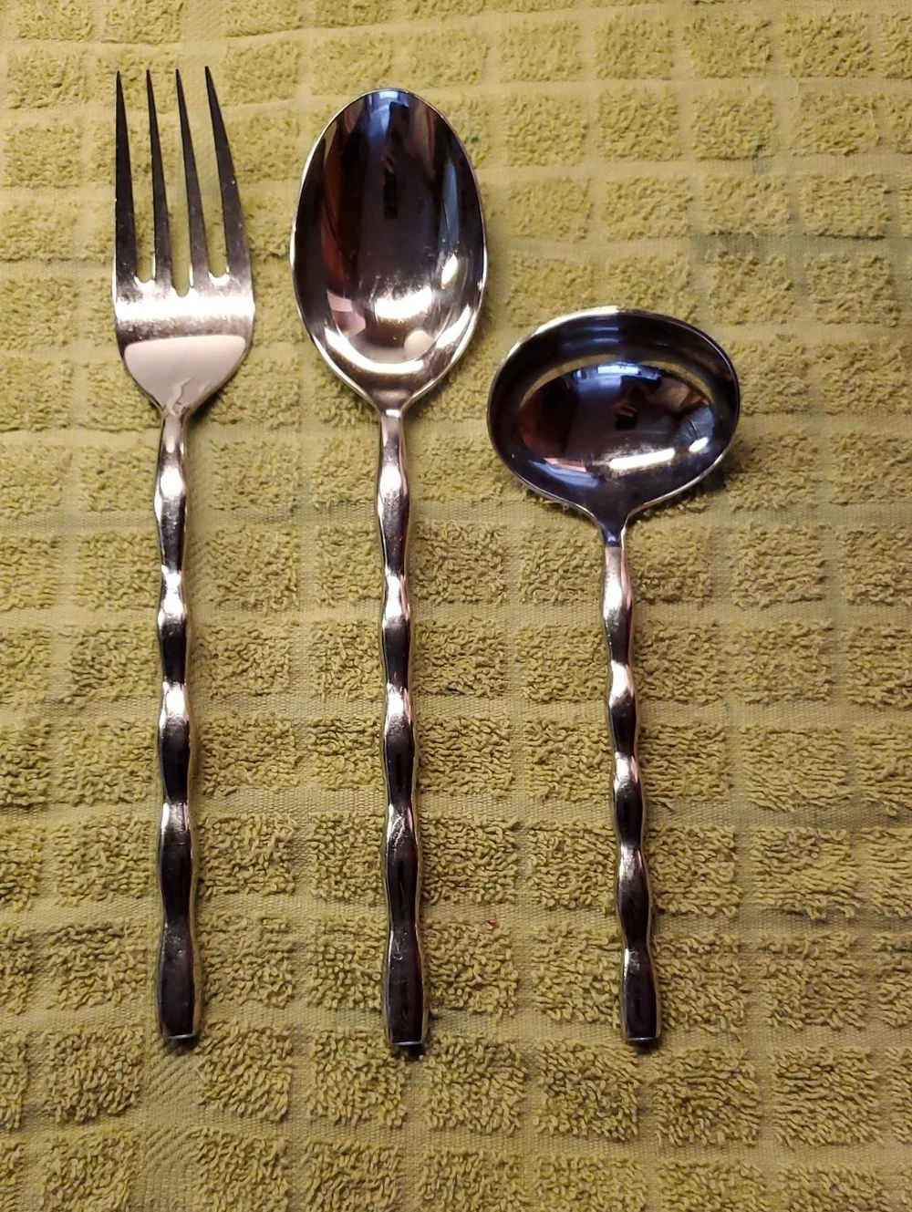 Mikasa NEW WAVE Stainless Steel Twisted Handle Serving Fork, Spoon & Ladle